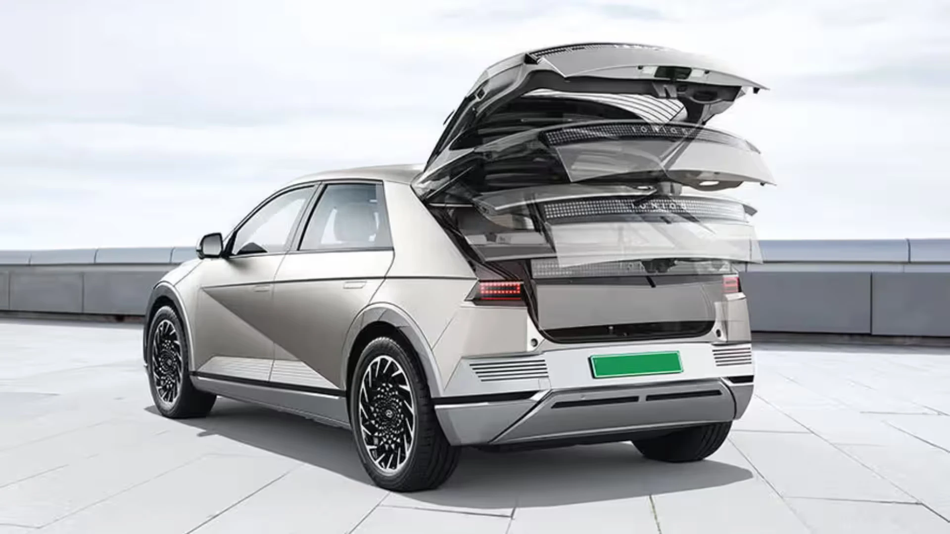 HYUNDAI Ioniq 5 - Image 4