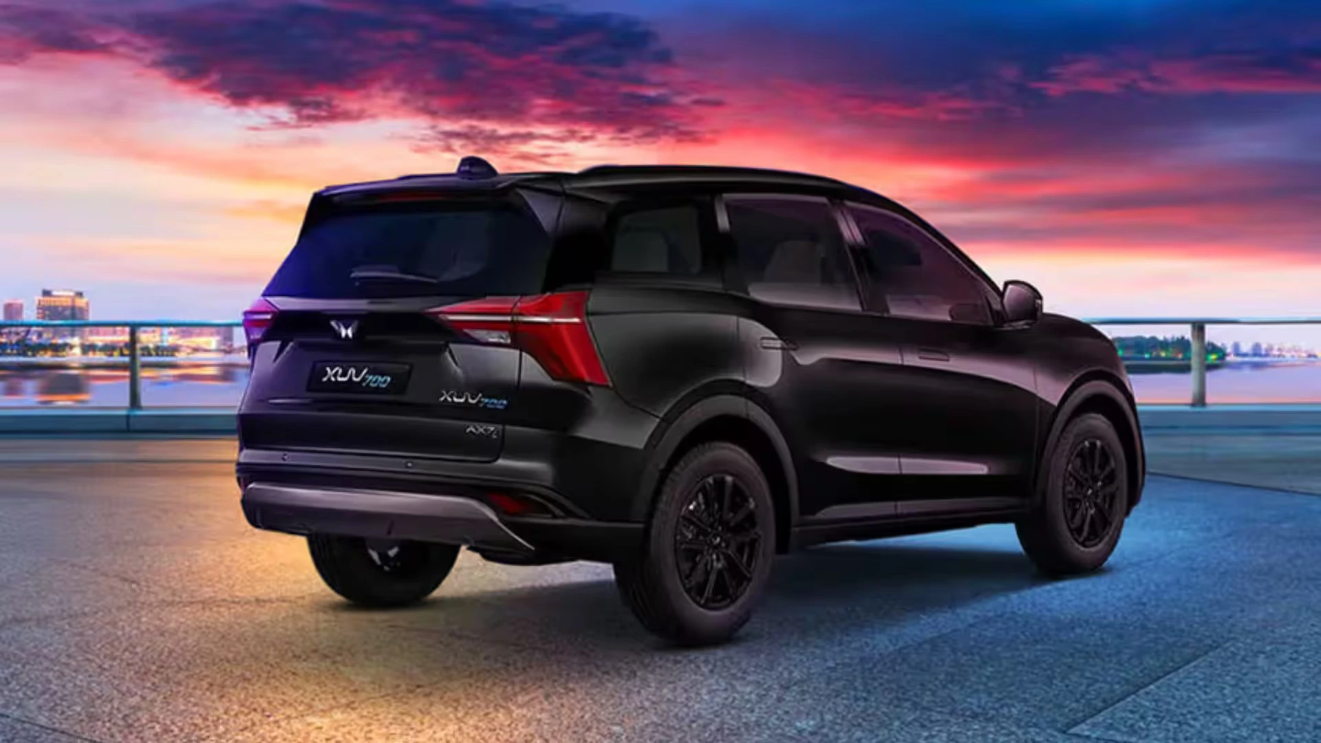 Mahindra XUV700 - Image 1