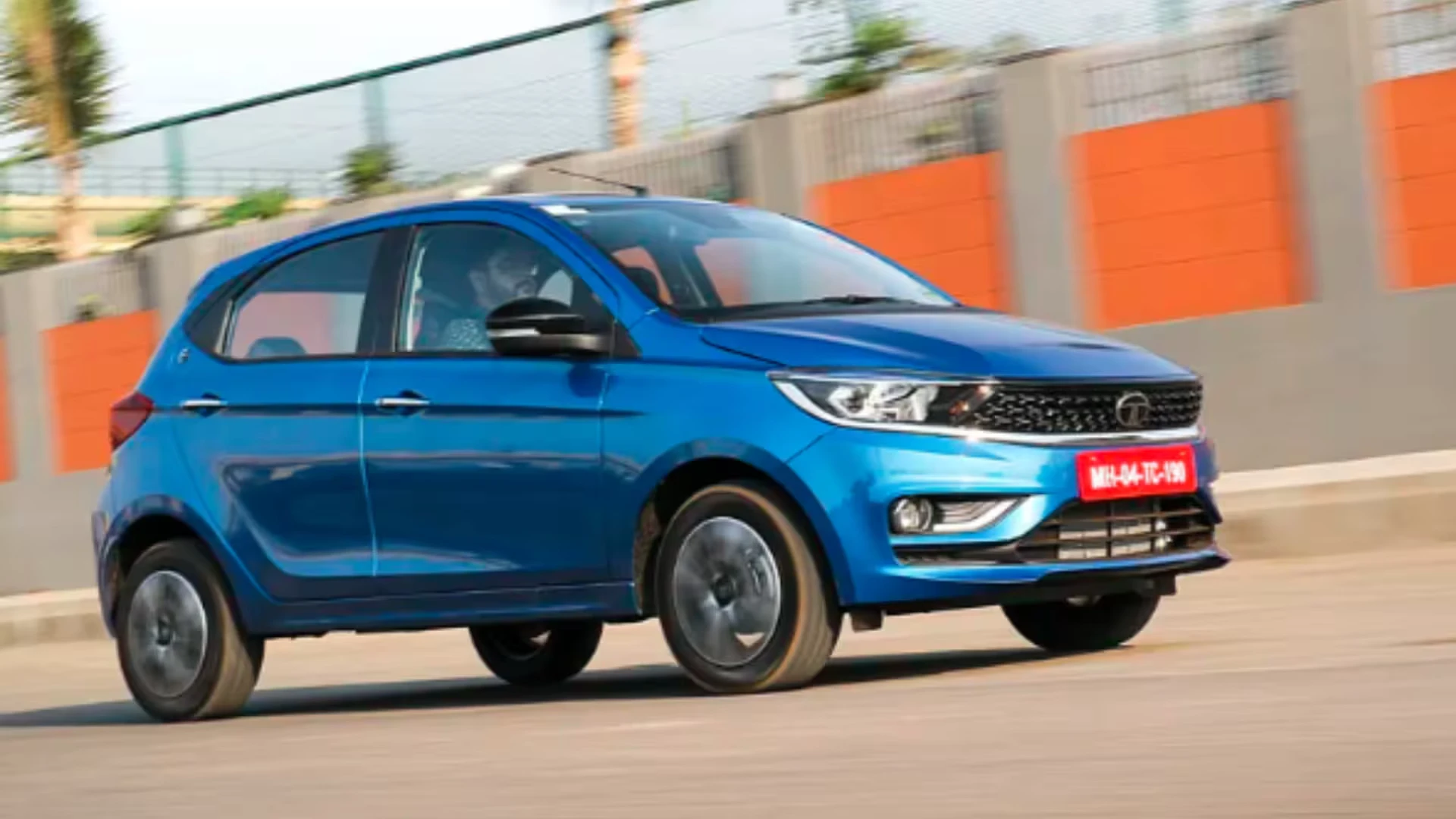 TATA Tiago - Image 1