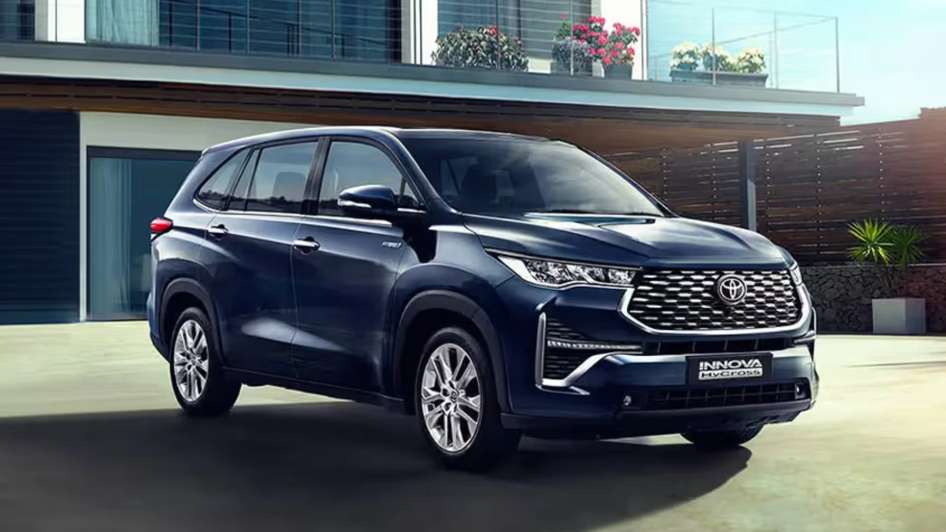 TOYOTA Innova Hycross - Image 5