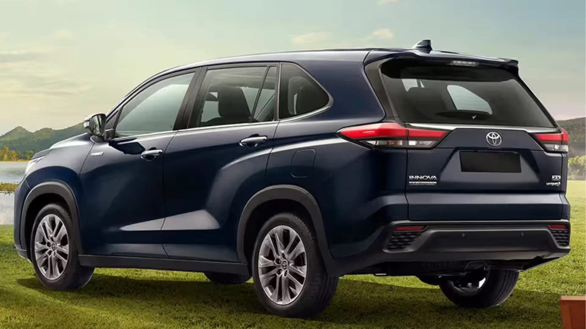 TOYOTA Innova Hycross - Image 1