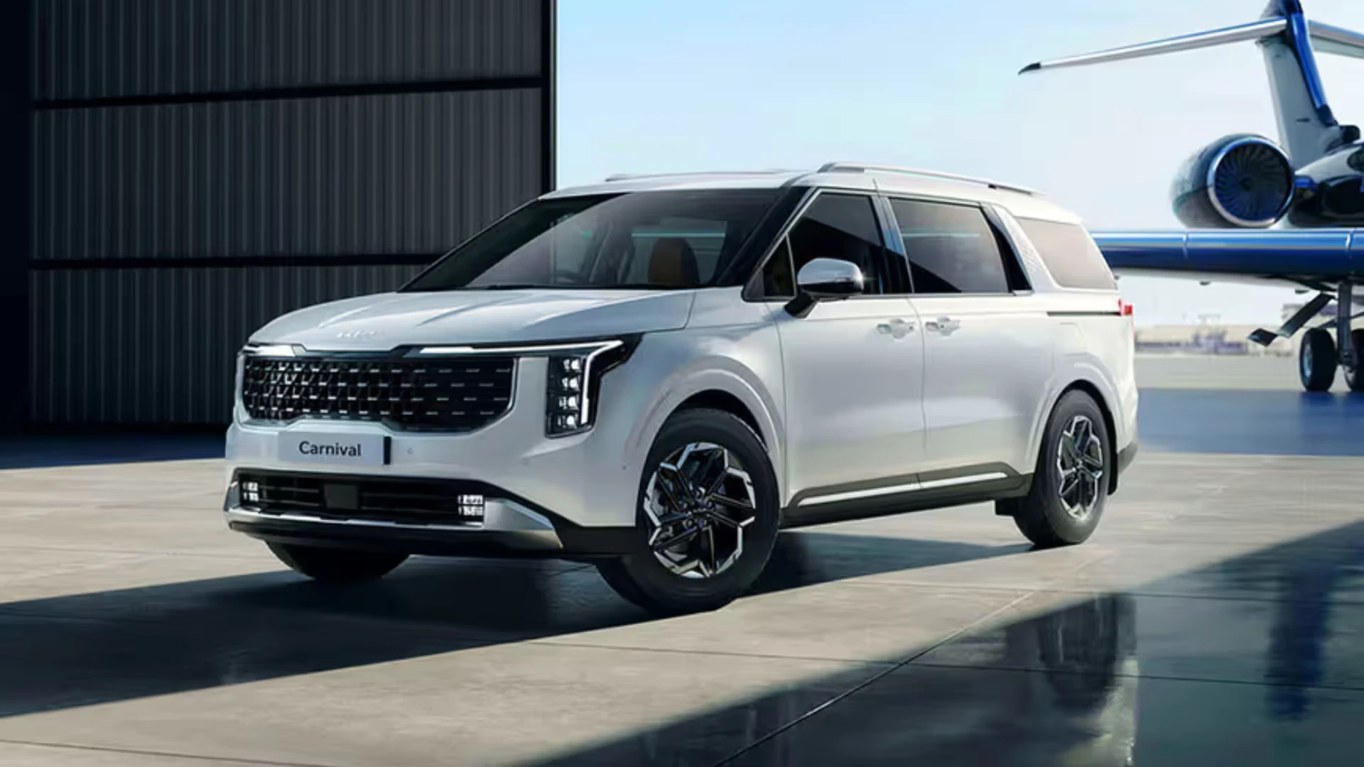 KIA Carnival - Image 1